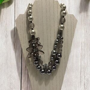 🛍️3/$25🛍️ Ann Taylor Gunmetal Silver & Gray Faux Pearl Beaded Necklace 22”+2”